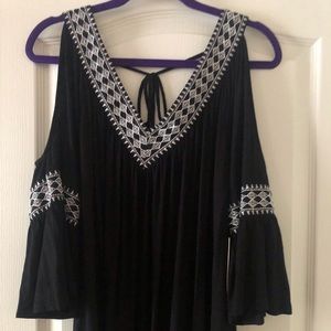 G Collection NWT cold shoulder top